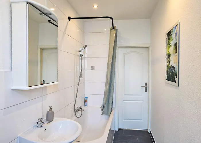 Naehe Dus, 2 Bedrooms, Parking